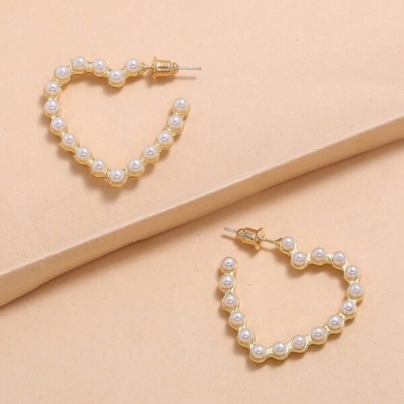 Boho Vday Gold tone Faux Pearl Heart shaped Earrings - Picture 4 of 4